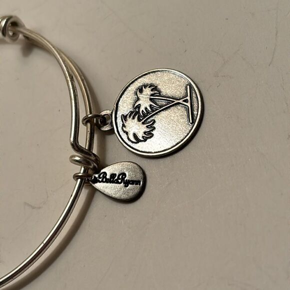 Bella Ryan Women’s Silver Tone Palm Tree Slide on Expandable Bracelet - Picture 3 of 4